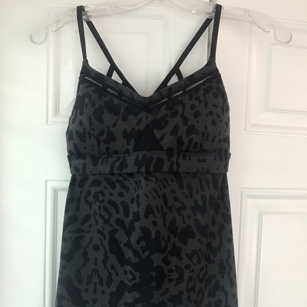 Lululemon Leopard Tank Size 4 Barely Worn!!